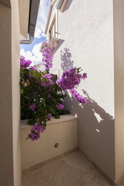 Apartments Benika Bol Exterior photo